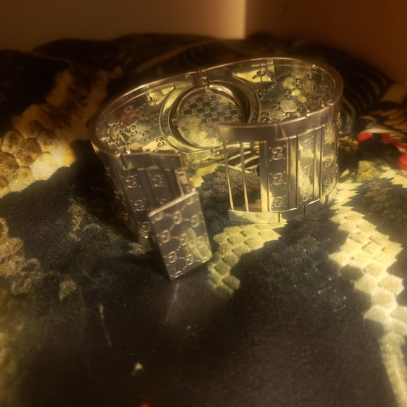 Gucci bangle watch - Picture 7 of 10